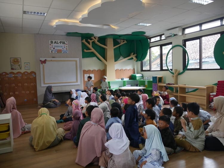 sekolah karawang dengan ruangkelas ber ac dan ramah anak